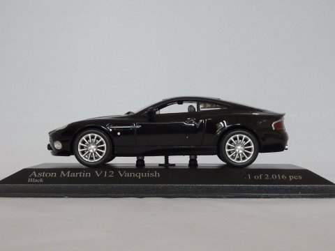 Aston Martin V12 Vanguish, 2002, zwart, Minichamps, 400 137221 