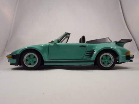 1op18 Porsche 930 Turbo slant nose Revell groen