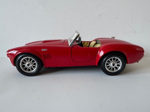AC Cobra 427, 1965 Bburago scale 1op24