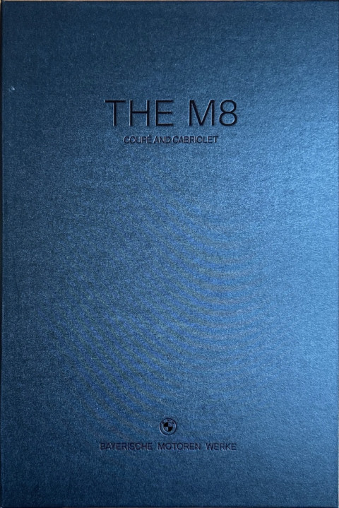BMW M8 Coupe en Cabriolet nr. 411 015 219 64, 2019 (2:19) 22,5 x 33,5 (book), 72, BE NL year 2019 folder brochure
