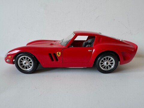 Ferrari 250 GTO 1962 Bburago scale 1op24