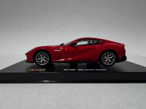 Ferrari 812 Superfast 2017 Bburago Signature Series 18 36908R