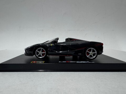 Ferrari LaFerrari Aperta 2017 Bburago Signature Series 18 36907Z
