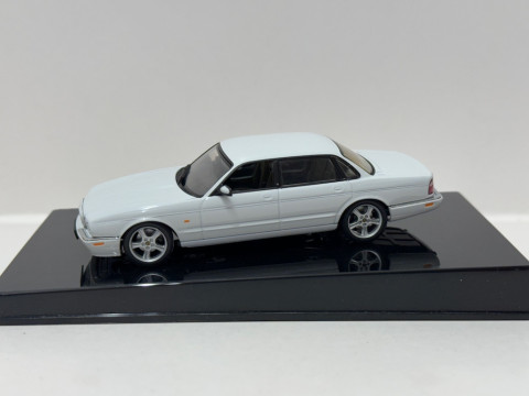 Jaguar XJR, 2003 2007 AutoArt 53601