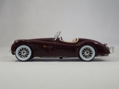 Jaguar XK120 cabriolet, 1948, Burago, -, scale 1op24 rood