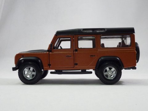 Land Rover Defender 110 Bburago Burago 1op32