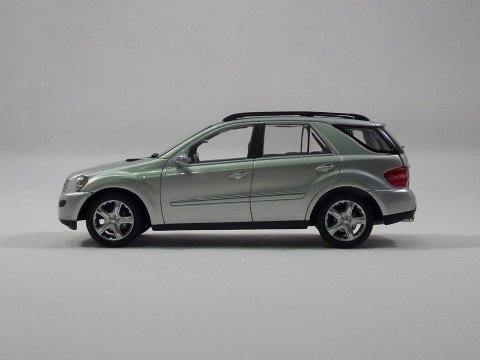 Mercedes M 2005 Minichamps