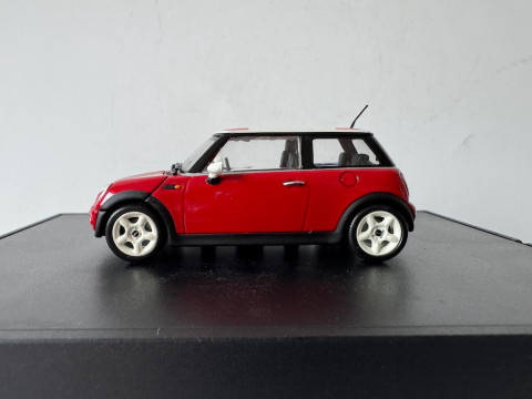 Mini Hatchback Cooper 2001 Minichamps 80420309023 website
