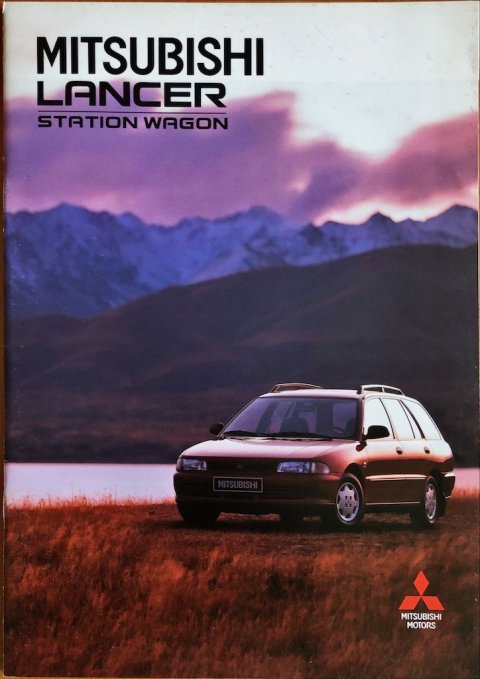 Mitsubishi Lancer stationwagon nr. FF000251, 1992-08 NL 1992 folder brochure
