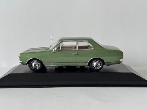 Opel Rekord C 2 deurs, 1966 Minichamps 430 046100