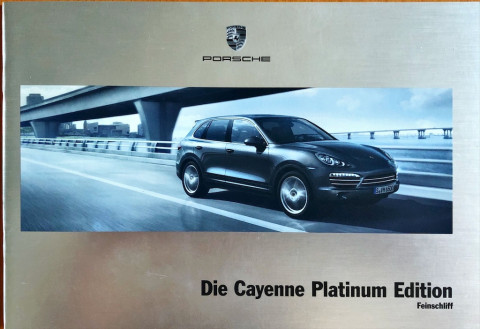 Porsche Cayenne Platinum Edition nr. WSLE1401000710, 2013 12 DE 2013 folder brochure