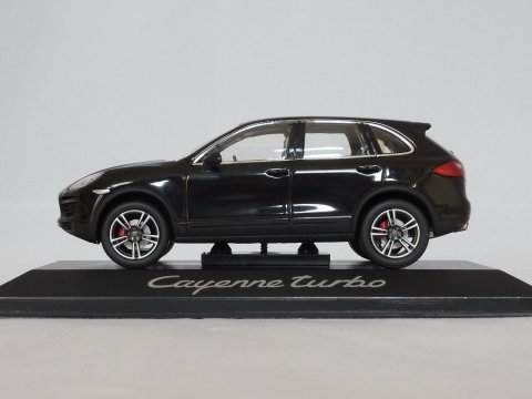 Porsche Cayenne Turbo (type E2.1 – 958.1) 2010-2014, zwart, Minichamps, WAP 020 005 0B