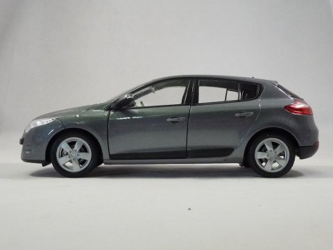 Renault Megane, 2009, Welly, 24006, scale 1op24 (1)